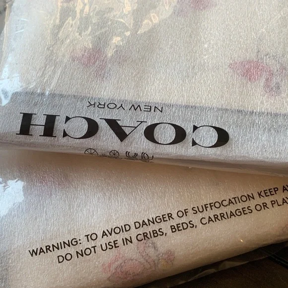 Authentic COACH Coated canvas /Smooth leather FLAMINGO top zip wristlet - Picture 6 of 9